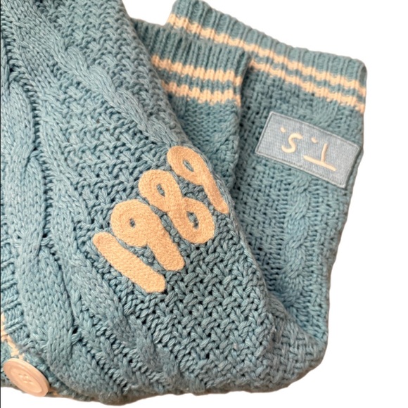 Taylor Swift Light Blue Cable Knit Cardigan M/L 1989 Taylor’s Version - Picture 4 of 16